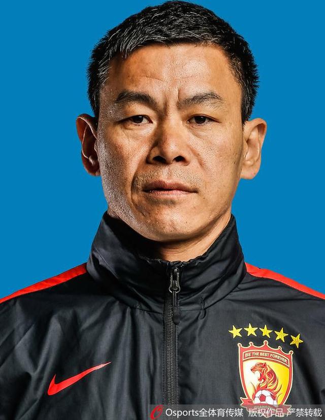 千年前一冷门学子在桃林中苦读圣贤之书，一只白狐被刁蛮公主追杀至此，得墨客相救，但墨客却因救下白狐而被公主杀死。那一幕凄惨痛惨，小白狐已通灵性，心中感恩，在墨客身边久久不愿离往。 千年来，小白狐在佛前参悟，期待循环转世的墨客，因而小白狐踏遍尘凡，苦苦寻觅无名墨客的转世。一寻，即是千年。 千年后，天界、人界、魔界，三界被小白狐的授业恩师灵狐仙君掌控，三界堕入馄饨。 转世的墨客和修炼成人的小白开启了他们人魔相恋和解救三界回回正道的传奇故事。